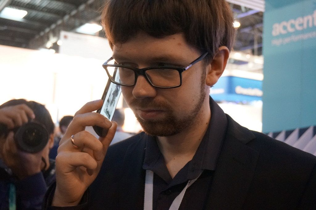 YotaPhone 2 - smartfon z dwoma ekranami wkrótce oficjalnie 6