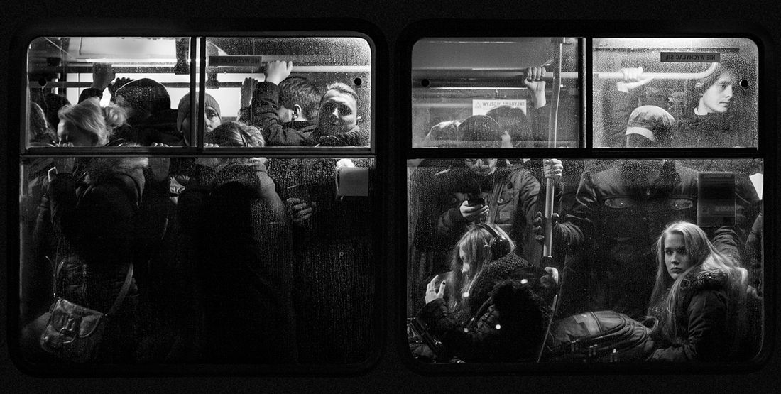 Przez dwie zimy fotografował ludzi marznąc na moście. Tak powstał projekt "Tramwaj" 9