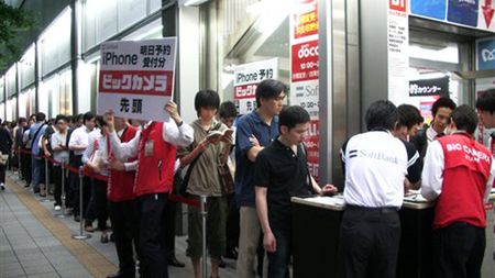 Ile sprzedano iPhonów 4 pierwszego dnia? 1