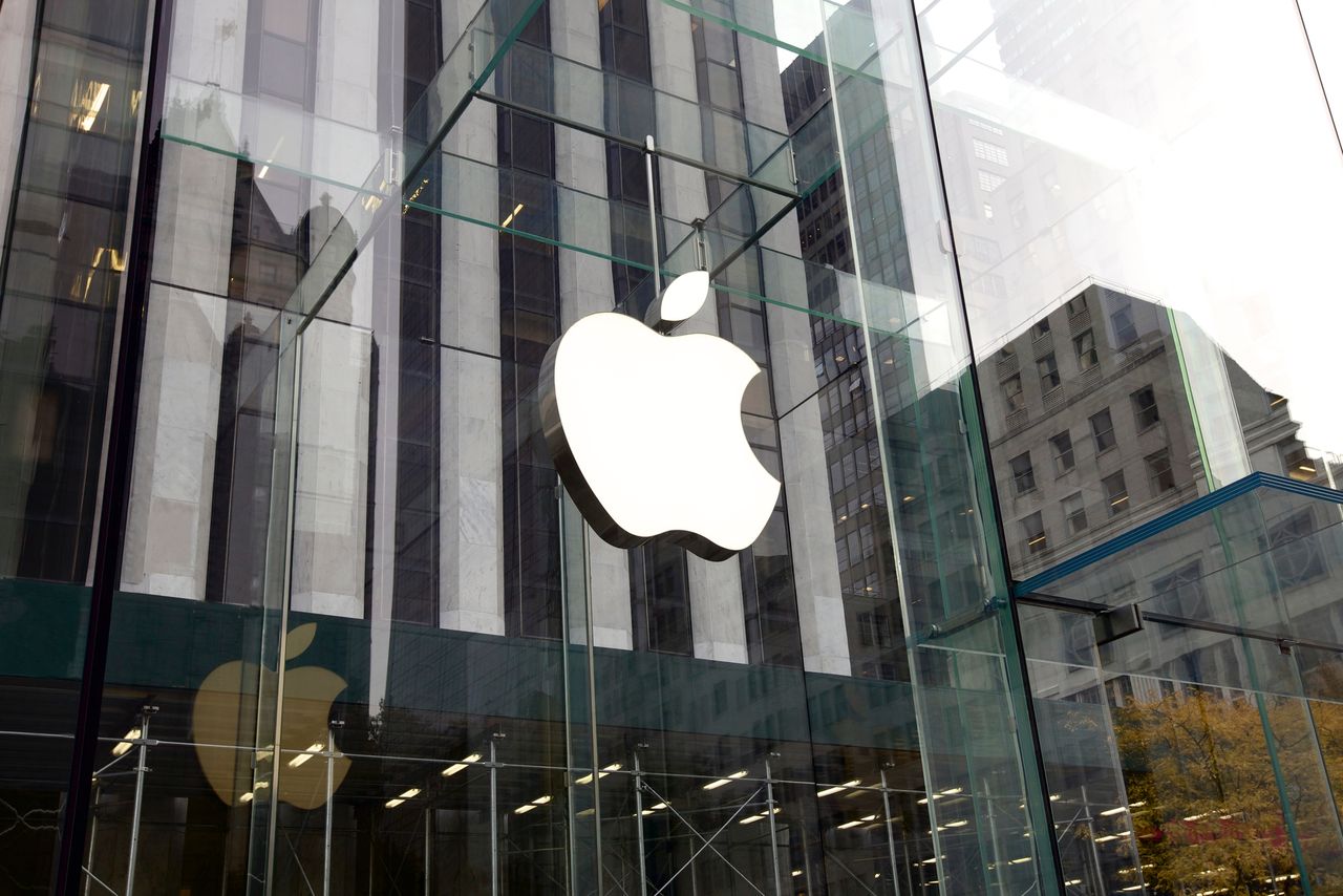 Apple potwierdza słabą sprzedaż iPhone'a. Problemem zbyt niska cena wymiany baterii