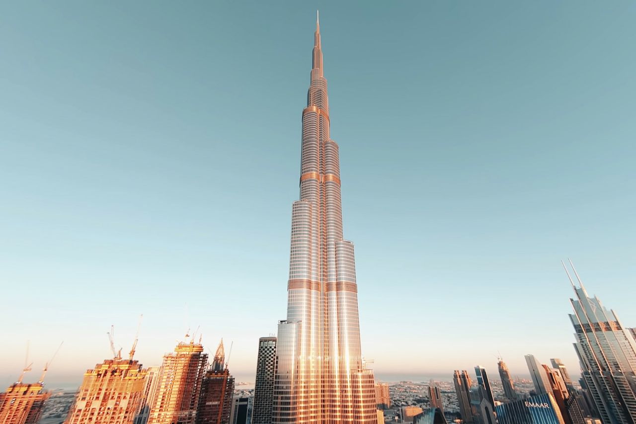 "Skok" dronem z najwyższego budynku świata