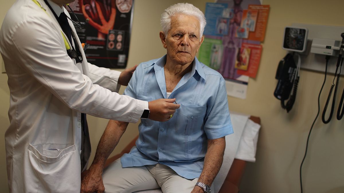 750 tys. rozruszników serca podatnych na atak. Mają je też polscy pacjenci (Getty / Joe Raedle / Staff)