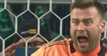 Legia grała ze Spartakiem. Wszyscy patrzyli na czapkę kibica