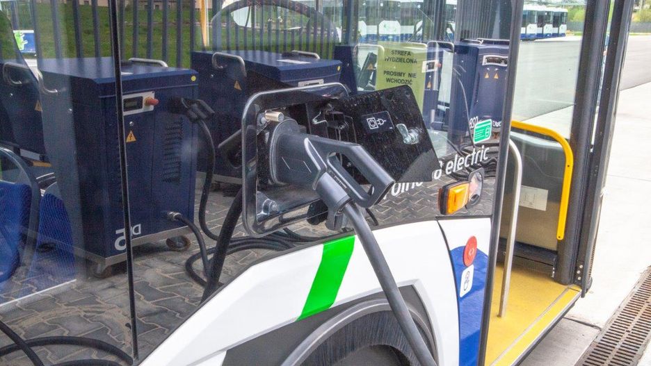 1.	Wolne ładowanie autobusu na terenie zajezdni poprzez złącze plug – in 