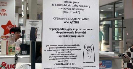 Trzeba płacić. Sklepy wywieszają komunikaty