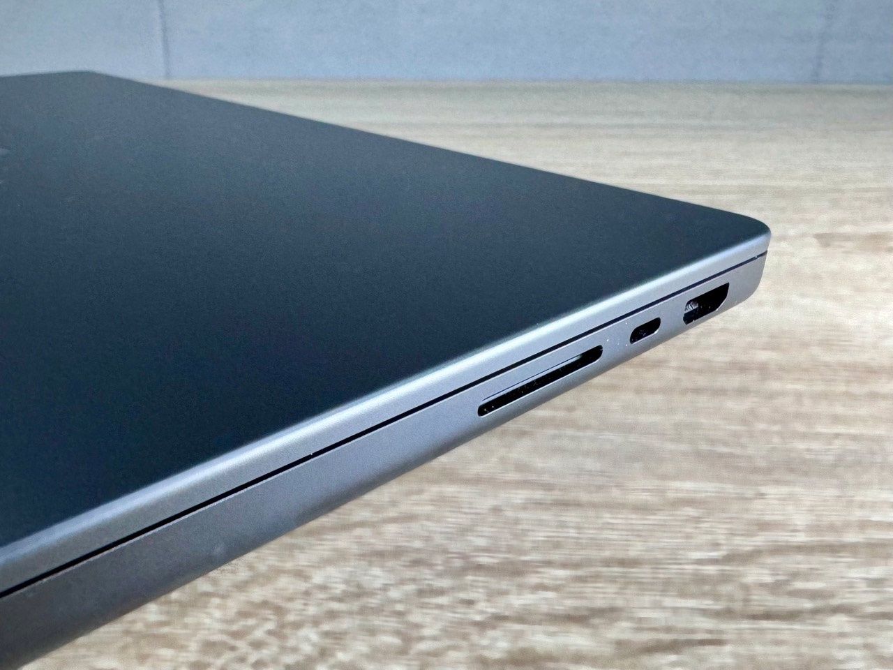 MacBook Pro m3 max porty lewa
