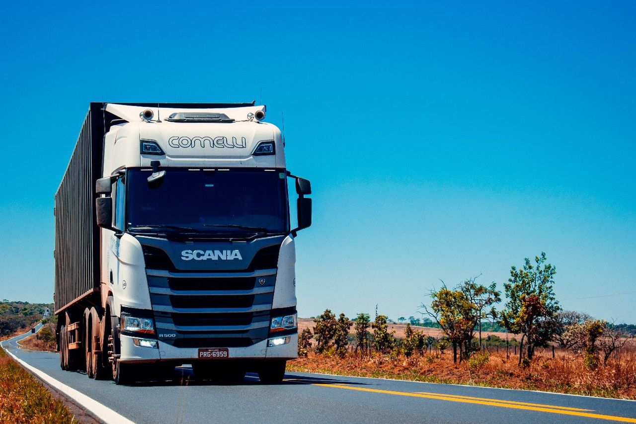 Monitoring GPS, a śledzenie ciężarówek