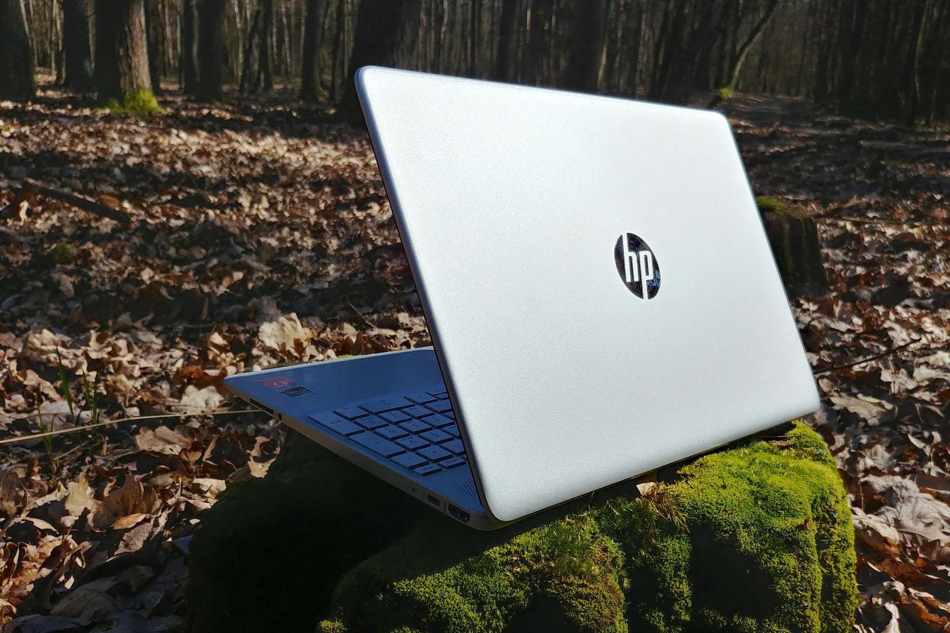 HP 15s tył profil