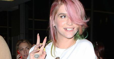 Kesha z tęczowymi włosami!
