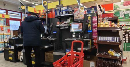 Dodatkowe zniżki na zakupy. Klienci Biedronki znaleźli na to sposób