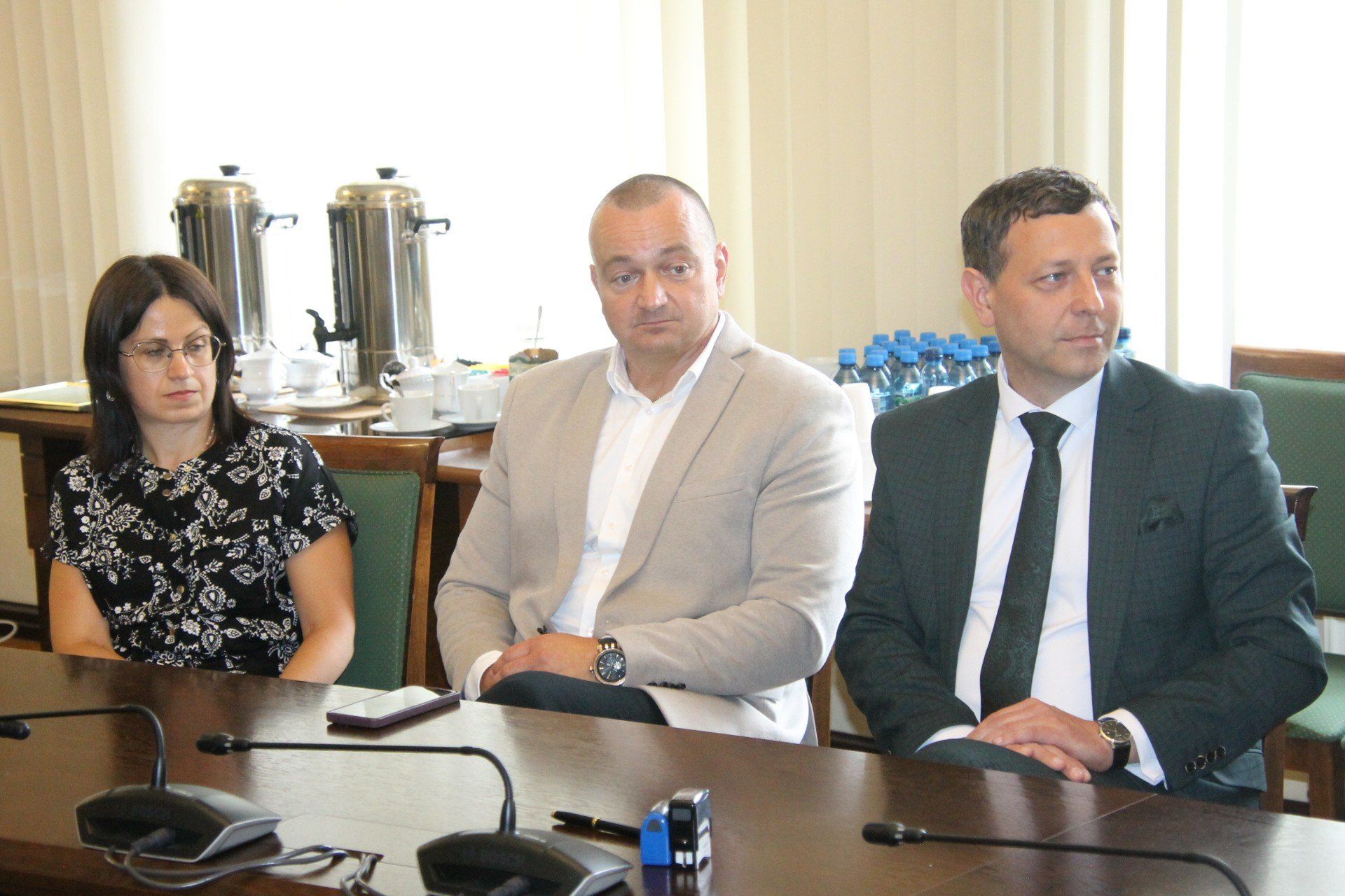 Umowy o dofinansowania podpisali wicemarszałek Województwa Wielkopolskiego Krzysztof Grabowski wraz z włodarzami gmin