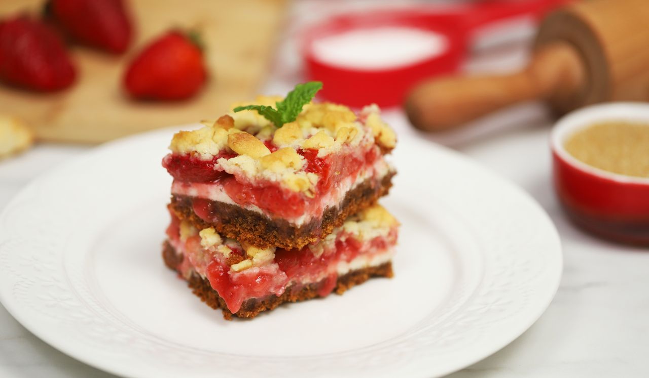 Jak sernik z owocami, to tylko ten z truskawkami. Nikt mu się nie oprze