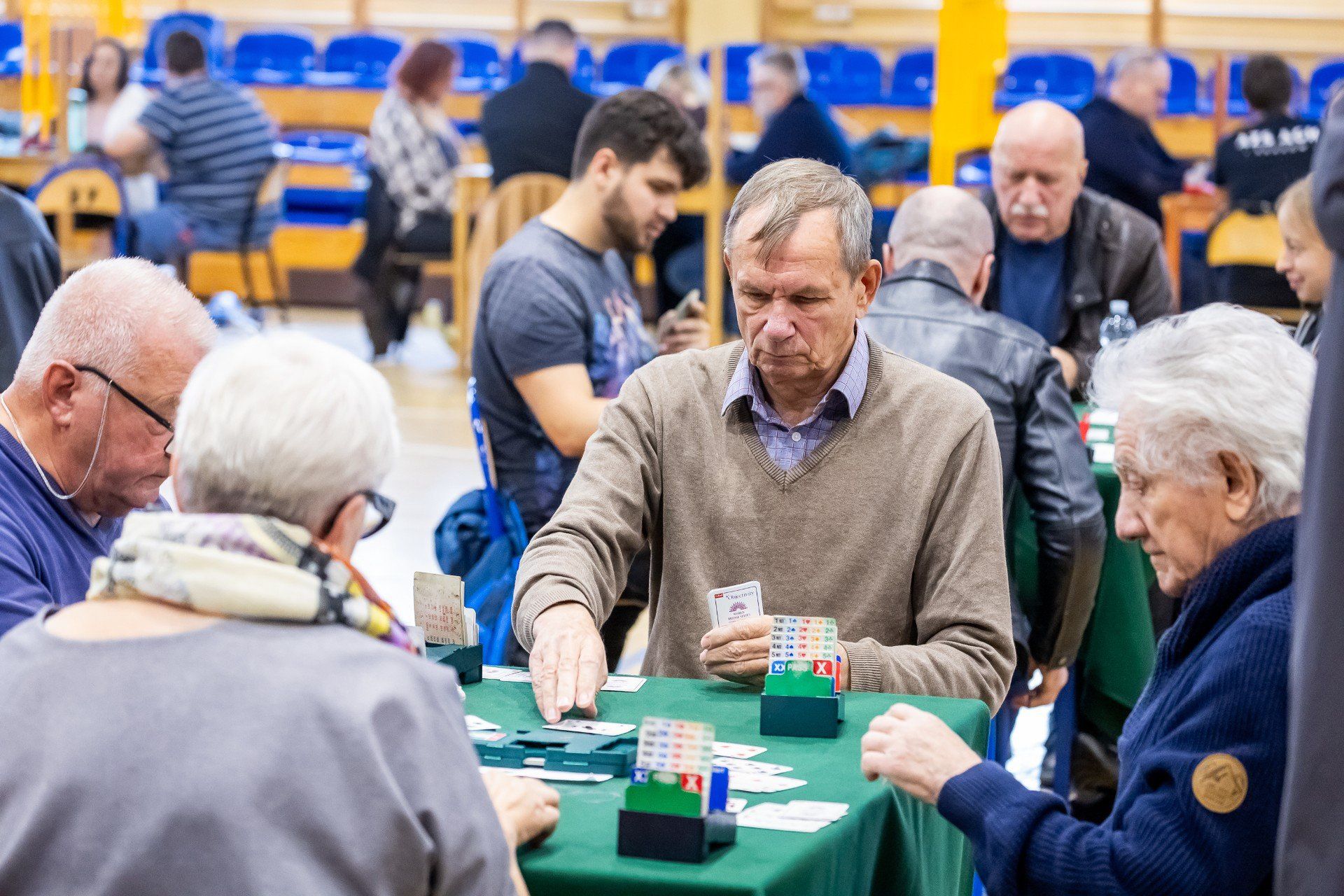 Miłośnicy gry w brydża spotkali się w Bydgoszczy, aby wziąć udział w Mitingu Brydżowym &#34;Łuczniczka&#34; im. Mistrza Międzynarodowego Macieja Haczewskiego. 