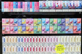 Koniec z "jednorazówkami". Resort zdrowia chce zakazu sprzedaży tych e-papierosów