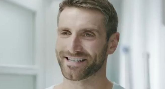 Maciej Dowbor reklamuje szczoteczki elektryczne Oral-B (wideo)