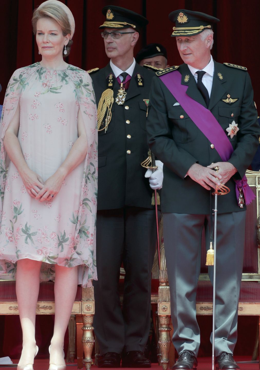 Królowa Matylda u boku króla Filipa I odbiera paradę