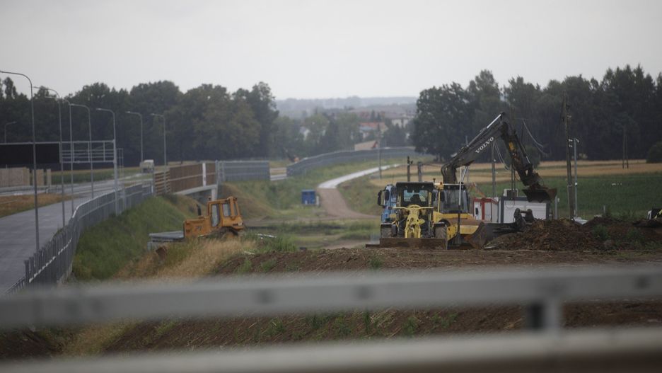 Kamil Sobolewski, główny ekonomista Pracodawców RP podkreśla, że ciągłe zmaganie się branży budowlanej z okresami bez kontraktów a potem boomami inwestycyjnymi niszczy sektor.