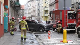 Pożar w kamienicy na Nadodrzu. Spłonęły śmieci w mieszkaniu, jedna osoba w szpitalu