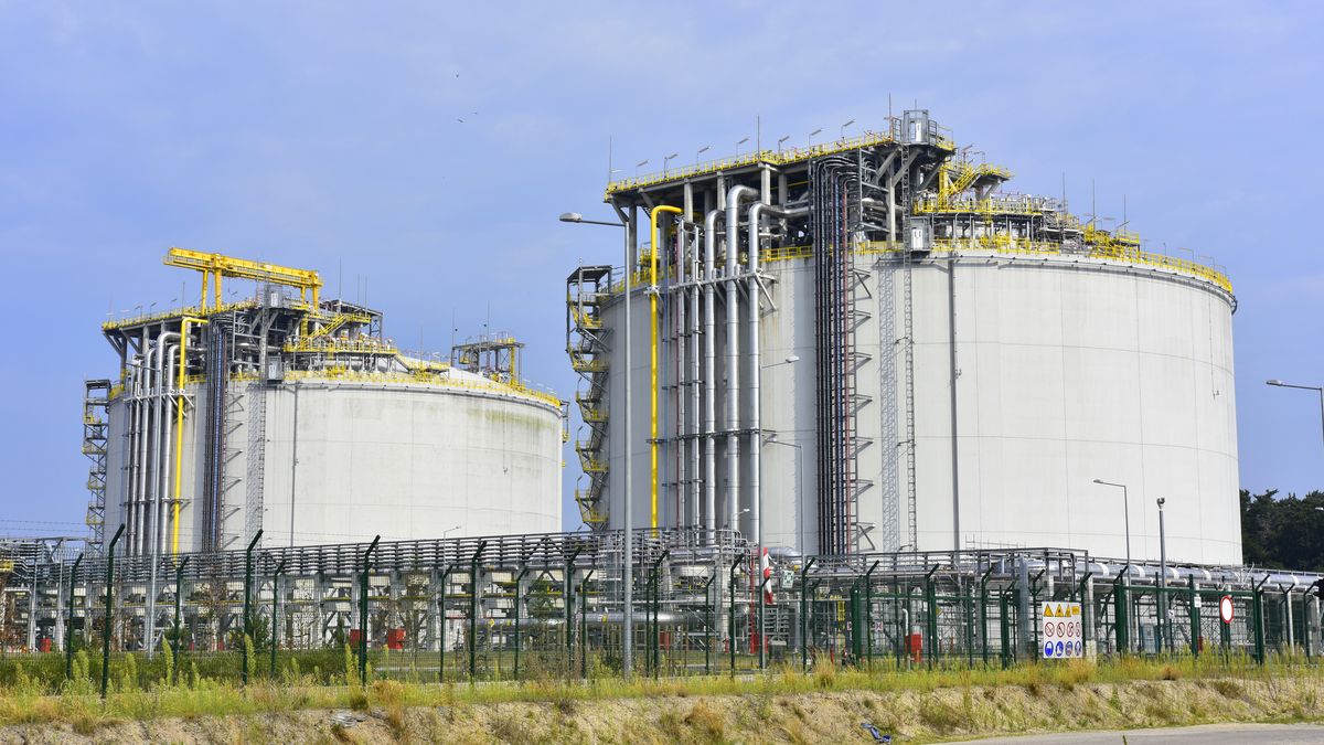 Swinoujscie
PHOTO: ALBIN MARCINIAK / EAST NEWS Terminal LNG im. Prezydenta Lecha Kaczynskiego w Swinoujsciu, polski terminal prze³adunkowy i regazyfikacyjny skroplonego gazu ziemnego w Swinoujsciu. n/z zbiorniki magazynowe
Albin Marciniak
Polska, Poland, w, Polsce, Zachodniopomorskie, Zachodniopomorskiem, Zachodniopomorskim, Zachodniopomorskiego, Baltykiem, Baltyk, Baltyku, terminal, terminalu, terminalem, LNG, im, Prezydenta, Lecha, Kaczynskiego, przeladunkowy, przeladunek, regazyfikacyjny, regazyfikacyjnym, regazyfikacyjnego, regazyfikacja, skroplony, skroplonego, skroplonym, gaz, gazowy, gazowe, gazu, gazownictwo, ziemny, ziemnego, ziemnym, magazyn, magazynowanie, zmagazynowany, zmagazynowanym, rurociag, rurociagiem, rurociagami, zbiornik, zbiorniki, zbiornikami, zbiornikach, dostawa, dostawy, Albin, Marciniak, Swinoujscie, Swinoujsciem, Swinoujsciu, Swinoujscia, gazoport, gazoportu, gazoporcie, gazoportem, spolka, spolce, rozladunku, rozladunek, Polskie, polska, magazyn, gazu, skroplonego, swinoujscie, gazoport, lng, terminal, w, polsce, zachodniopomorskie, zachodniopomorskiem, baltykiem, terminalu, terminalem, im, prezydenta, lecha, kaczynskiego, przeladunkowy, przeladunek, regazyfikacyjny, regazyfikacyjnym, regazyfikacyjnego, regazyfikacja, skroplony, skroplonym, gaz, gazowy, gazowe, gazownictwo, ziemny, ziemnego, ziemnym, magazyny, magazynowanie, zmagazynowany, zmagazynowanym, rurociag, rurociagiem, rurociagami, zbiornik, zbiorniki, zbiornikami, zbiornikach, dostawa, dostawy