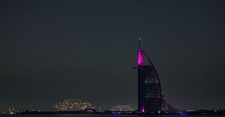 Dubaj miastem widmo. Ulice opustoszały