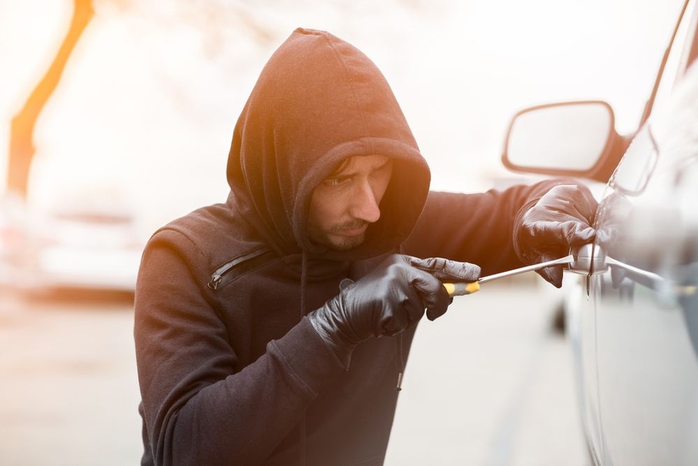 Co to jest polisa mini AC? Prosty sposób na niedrogie ubezpieczenie auta