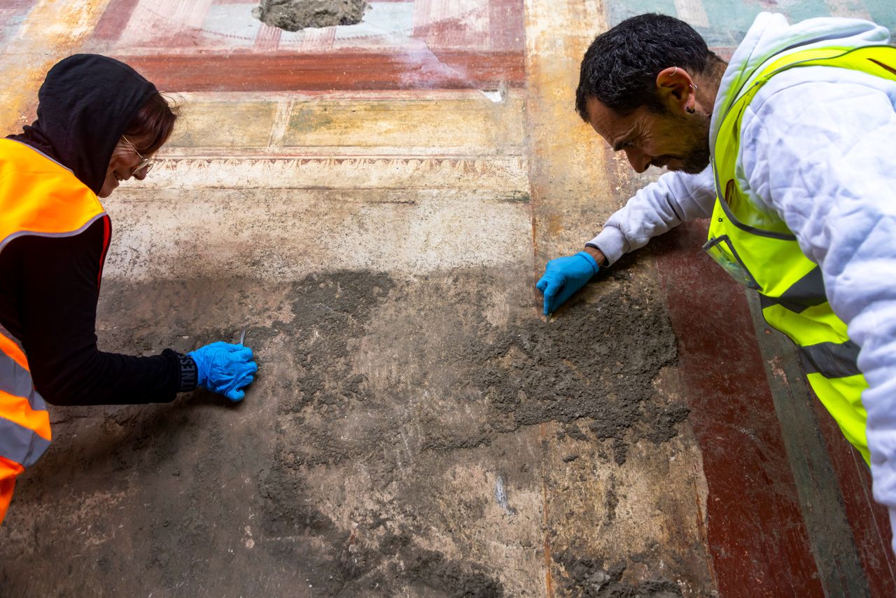 Pompeii reveals stunning frescoes 2,000 years post-Vesuvius eruption