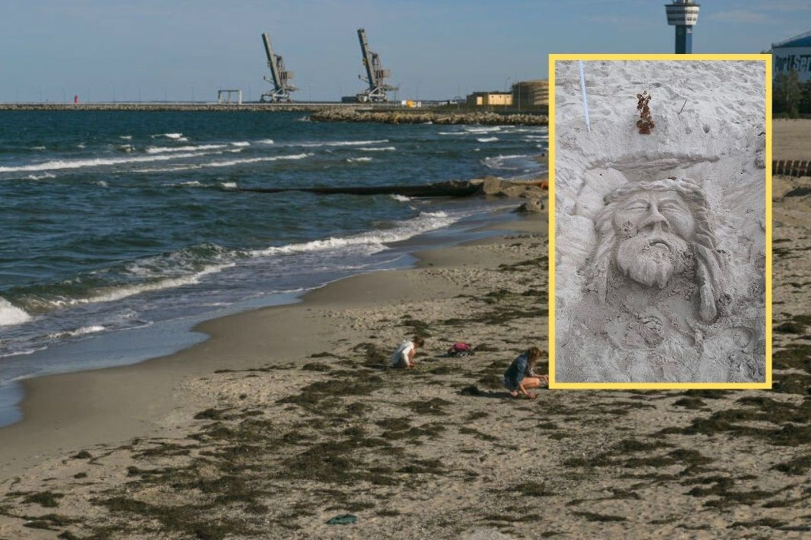 Rzeźby z piasku na plaży w Gdańsku