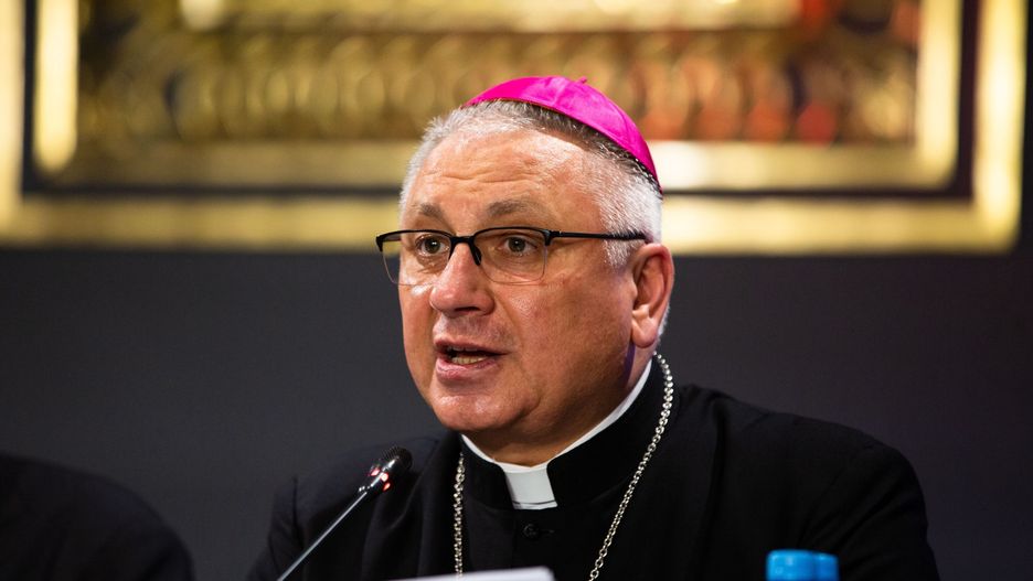 Bruncz: "Emocje rozgrzewają podszepty Kai Godek i przychylne ucho sekretarza KEP bp. Artura Mizińskiego dla żałosnej akcji "STOP LGBT" – głosów rozsądku, patrzących trochę dalej aniżeli perspektywa łatwiejszej do uniesienia tacy lub ideologicznej naparzanki w obronie Polaka-katolika, jest jakby mało"