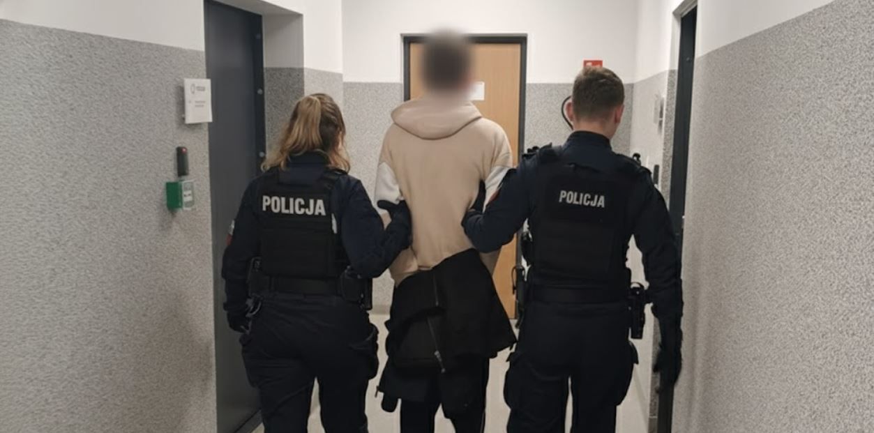 Szczawno-Zdrój: Cudzoziemiec zatrzymany przy bankomacie przez policję w ostatniej chwili