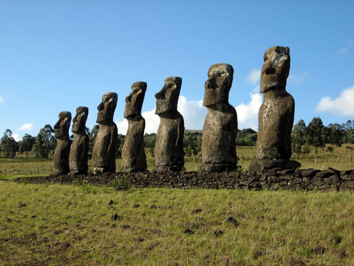The island is home to nearly 900 statues. The current population is a few thousand.