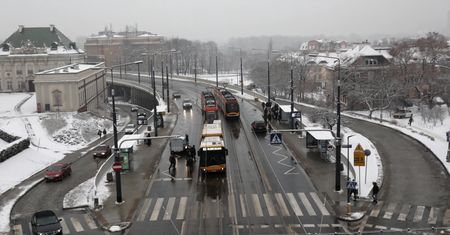 Pogoda w Warszawie w poniedziałek 15 lutego. Zachmurzenie i lekkie opady śniegu