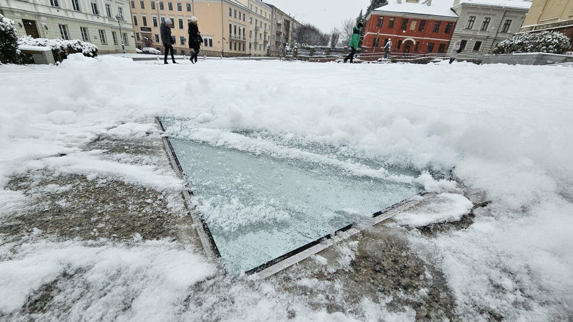 Zima nie zaskoczyła, prognozowano opady śniegu z soboty na niedzielę.