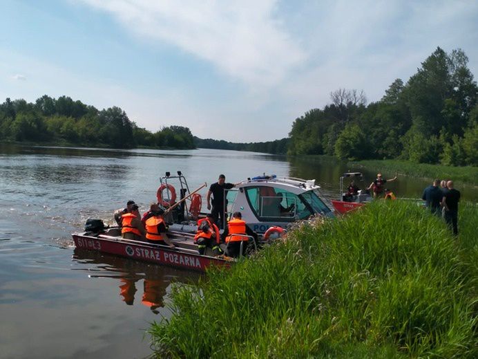 Trzeci dzień poszukiwań zaginionego wędkarza na Narwi