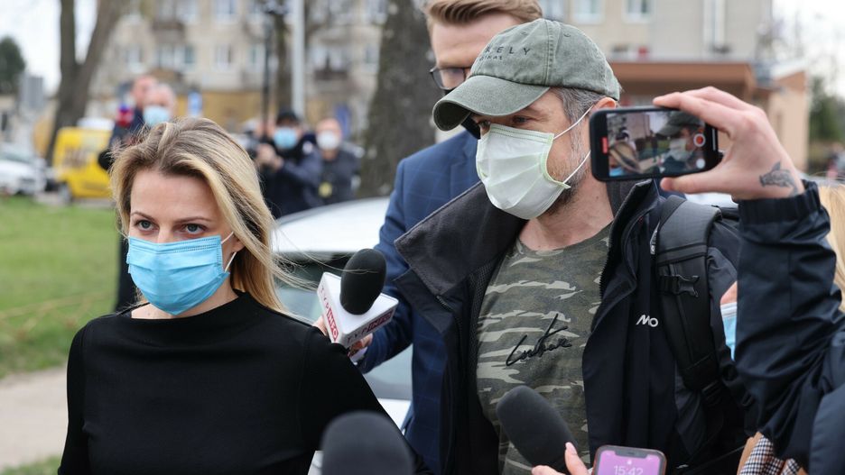 Joanna Broniszewska i Sławomir Nowak przed Aresztem Śledczym na Białołęce