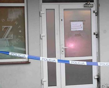Zielona Góra: Sklep mięsny zamknięty i oklejony policyjną taśmą