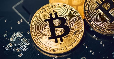 Bitcoiny za przejęte czołgi? Tak grupa Anonymous chce walczyć z Rosją