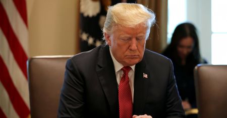 USA. Chaos w Białym Domu, Donald Trump w sporych tarapatach