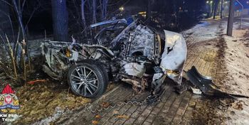 Lubicz Górny: Osobówka doszczętnie zniszczona. Jedna osoba poszkodowana