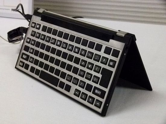 Netbook z ekranem OLED 2