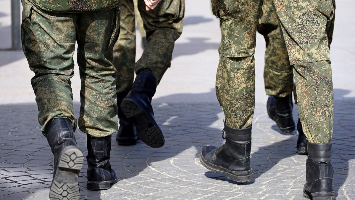 Legs of soldiers of military forces in camouflage
Men in boots walking down the city street
Oleg Elkov