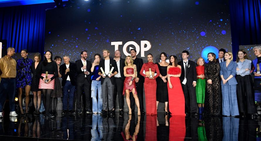 Czytelnicy Wirtualnej Polski wybrali najlepsze seriale. Triumfują „Matki pingwinów”, „Reniferek” i „Klara”