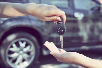 Kupno samochodu używanego. Jak uniknąć pułapek i wybrać dobre auto?