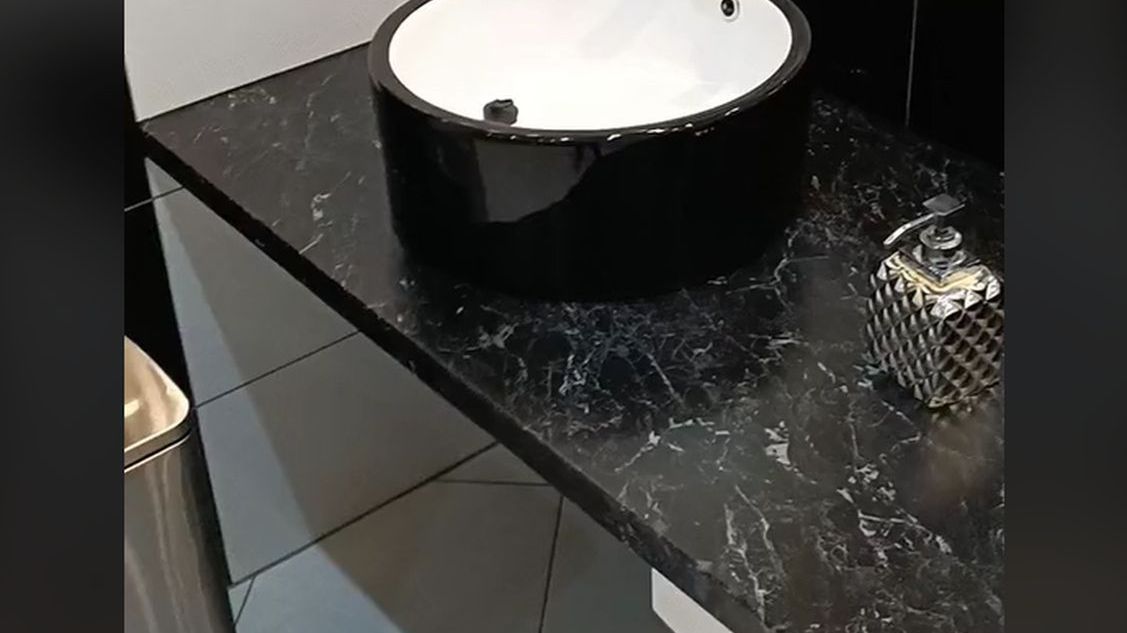 Widok,  jaki weselnik zastał w tej łazience, wprawił go w bardzo dobry nastrój. 