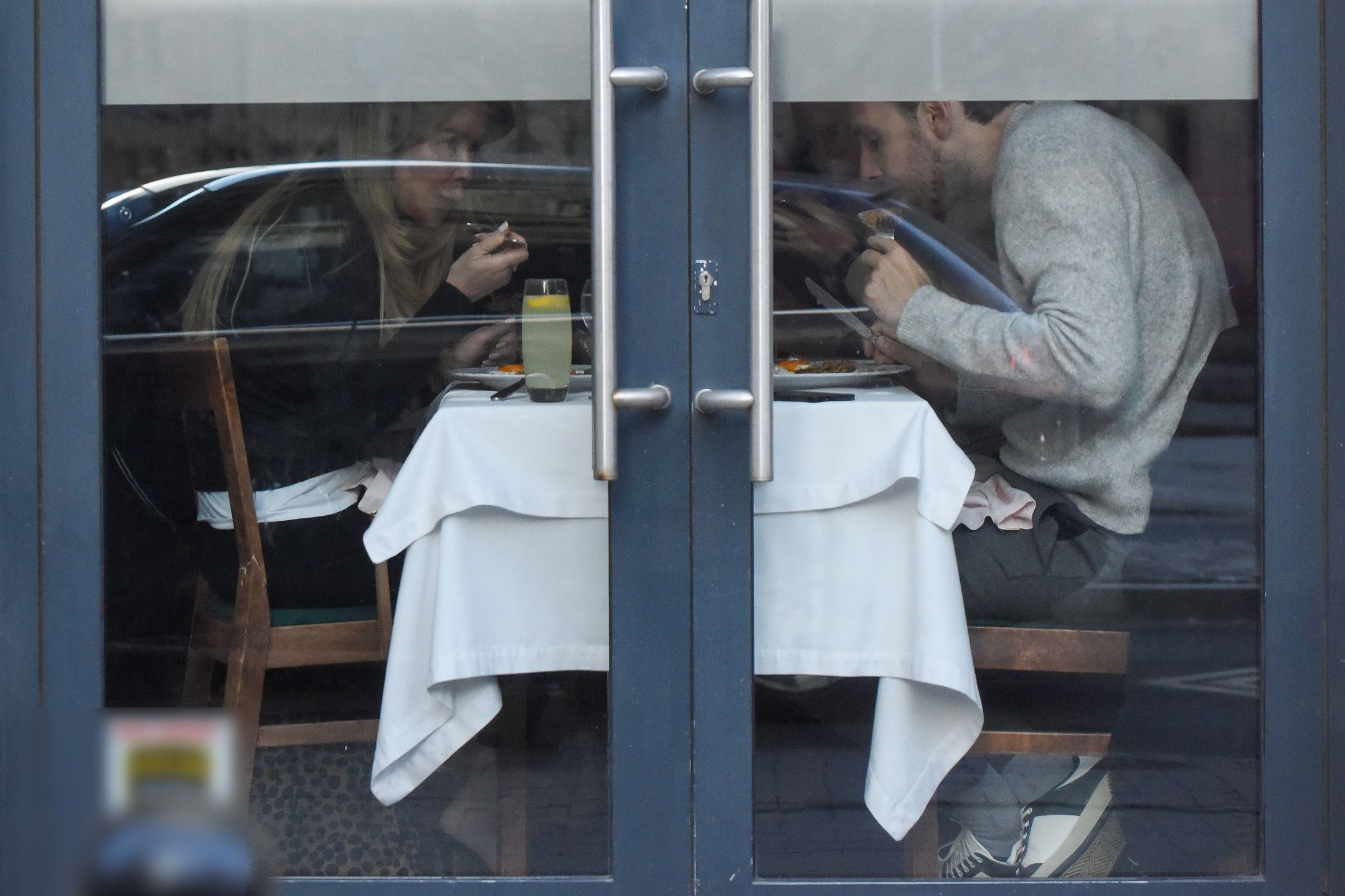 Joanna Przetakiewicz paraduje po mieście z torebką z aligatora