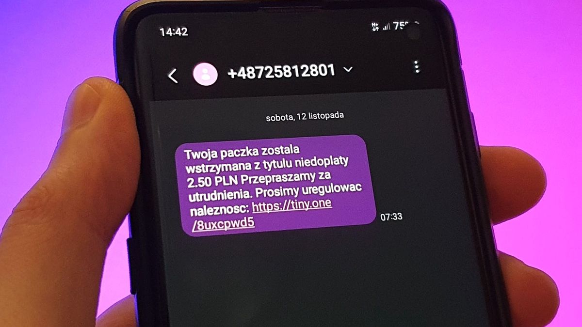 Fałszywy SMS o paczce