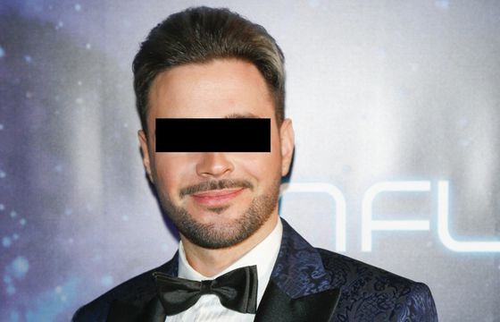 Były youtuber z zarzutami. Prokuratura wyjaśnia, czemu wciąż nie ma go w Polsce