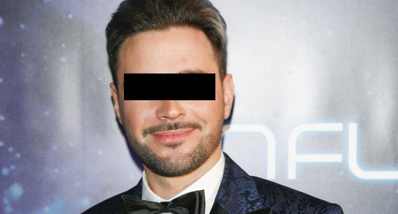 Były youtuber z zarzutami. Prokuratura wyjaśnia, czemu wciąż nie ma go w Polsce