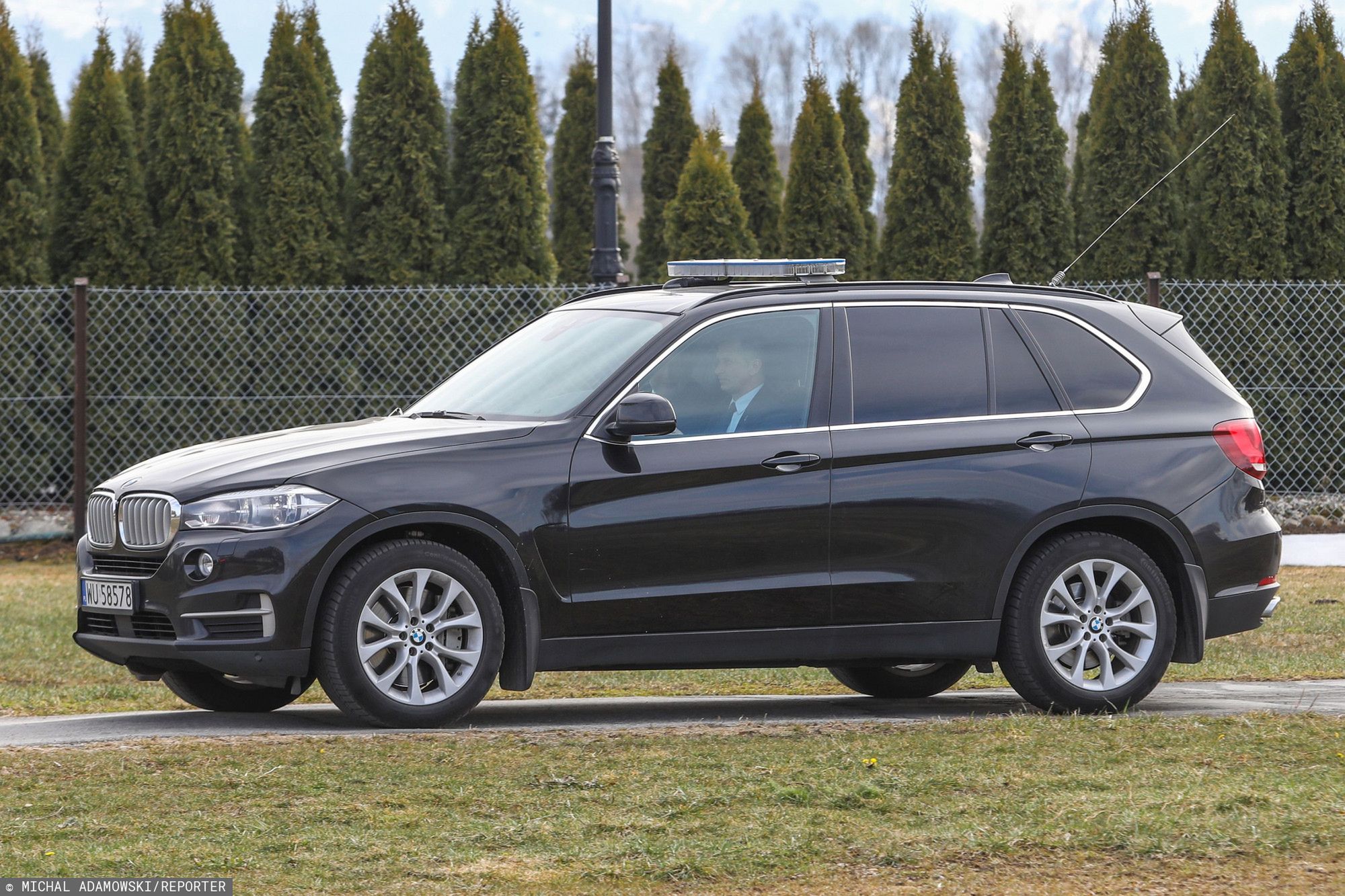 BMW x5 często spotykany jest jako eskorta konwojów