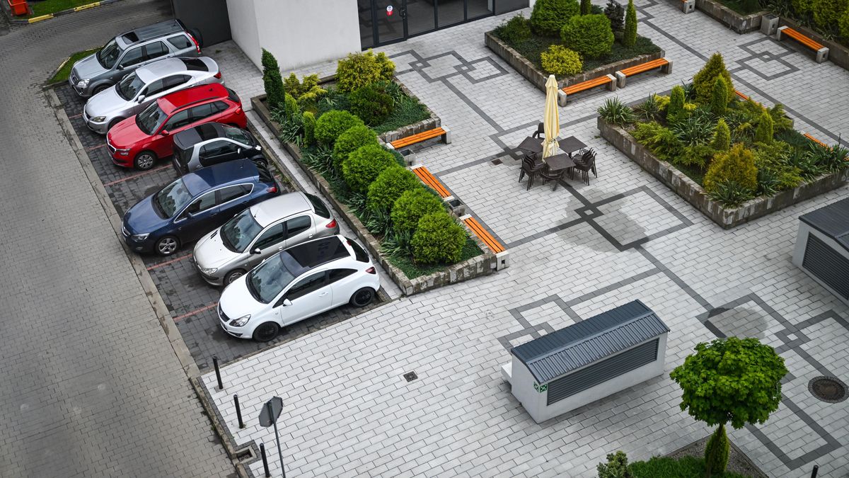 Rząd planuje zniesienie obowiązku budowy miejsc postojowych przy