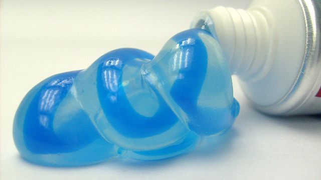 Jak zaoszczędzić na paście do zębów? 1